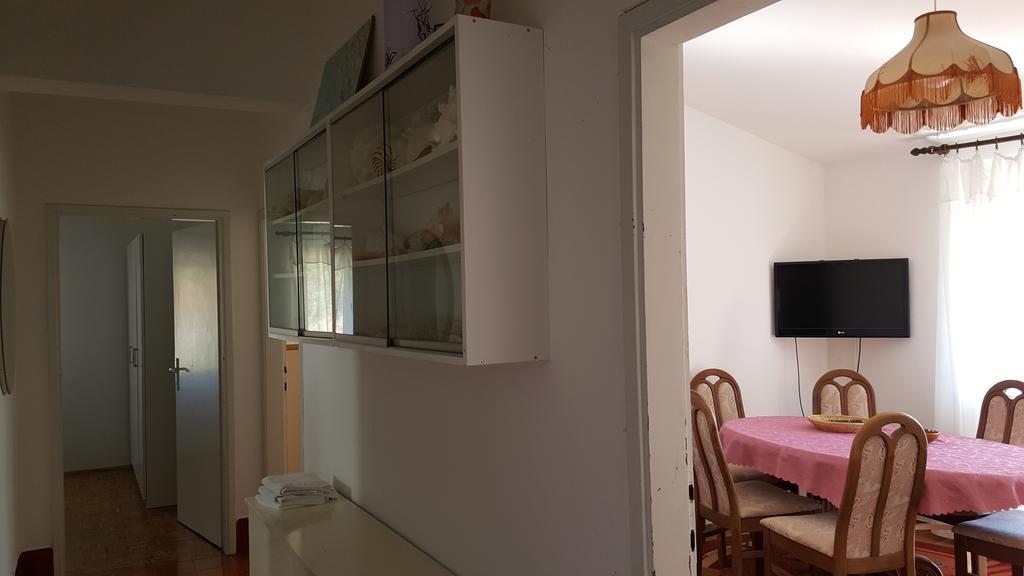 Apartment Viktor Сали Екстер'єр фото